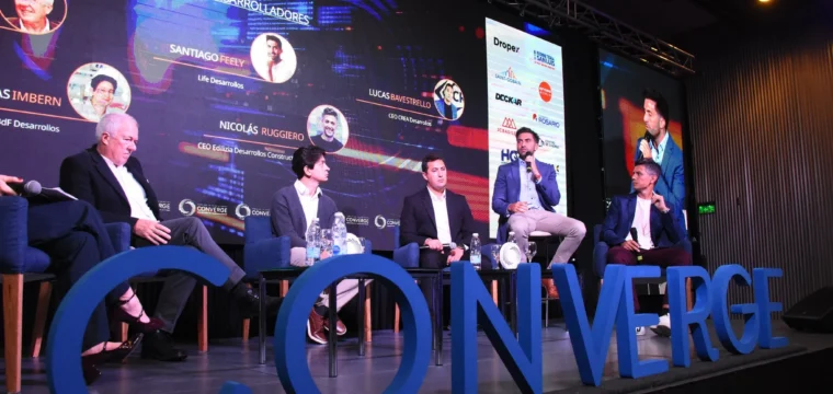 Panel del Foro de la Construcción Converge 2025 en Rosario